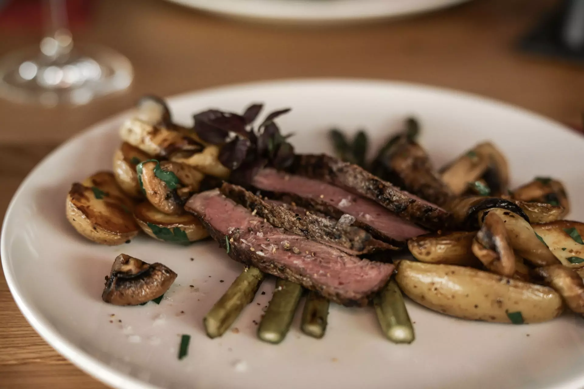 Roastbeef mit Spargel und Kartoffeln